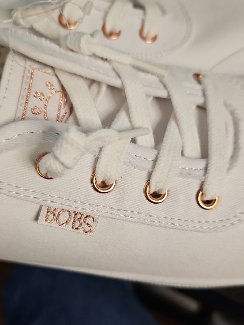 NIB-BOBS from SkechersWomen's White Low-Top Canvas Sneakers. Women's Size US 7.5 - Picture 8 of 10